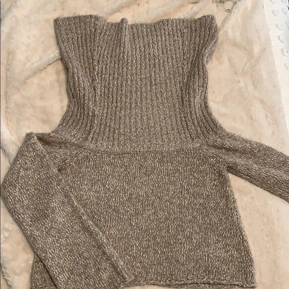 Off The Shoulder Sweater - Picture 5 of 5